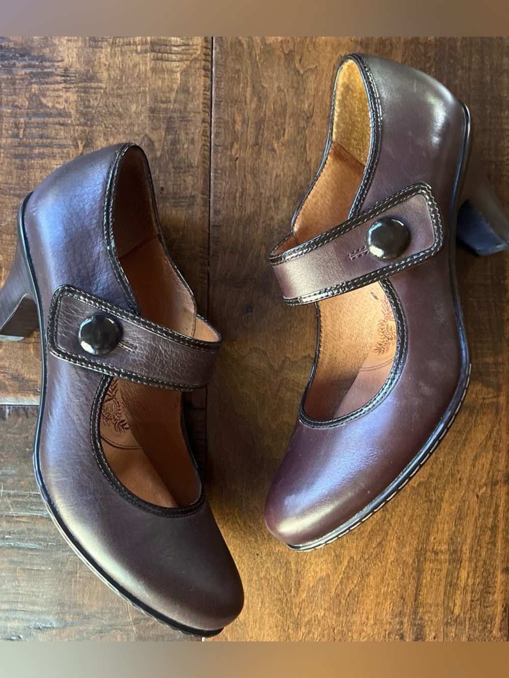 SΓΆfft βCandraβ chocolate brown leather retro Mary Janes Sz. 7.5